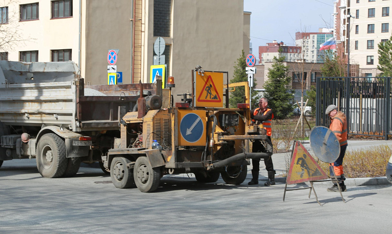 Масштабный ямочный ремонт развернули на десятках улиц Новосибирска