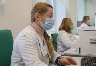 Робот Николай стал записывать новосибирцев к врачу через MAX